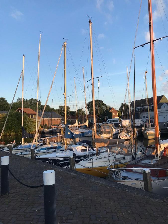 B&B Logeren Bij De Burgemeester Stad aan 't Haringvliet Dış mekan fotoğraf