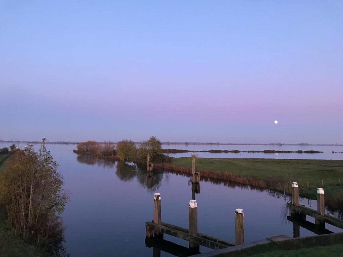 B&B Logeren Bij De Burgemeester Stad aan 't Haringvliet Dış mekan fotoğraf